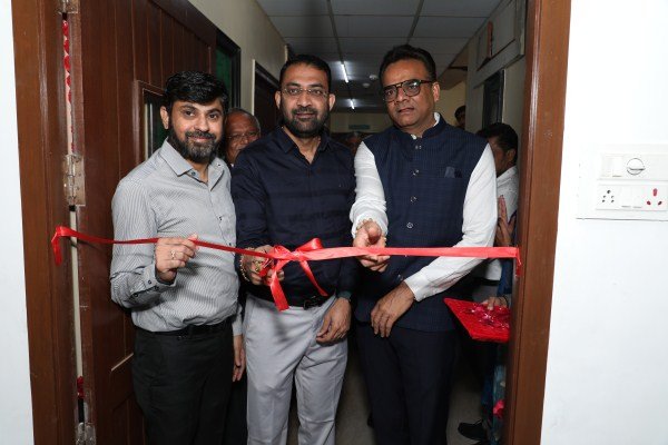 Renovated Jewellery Designing Department of IDI inaugurated by Shri Manish Jivani, Chairman, Anand International with Shree Vijaybhai Mangukiya and Shree Jayanti Savaliya